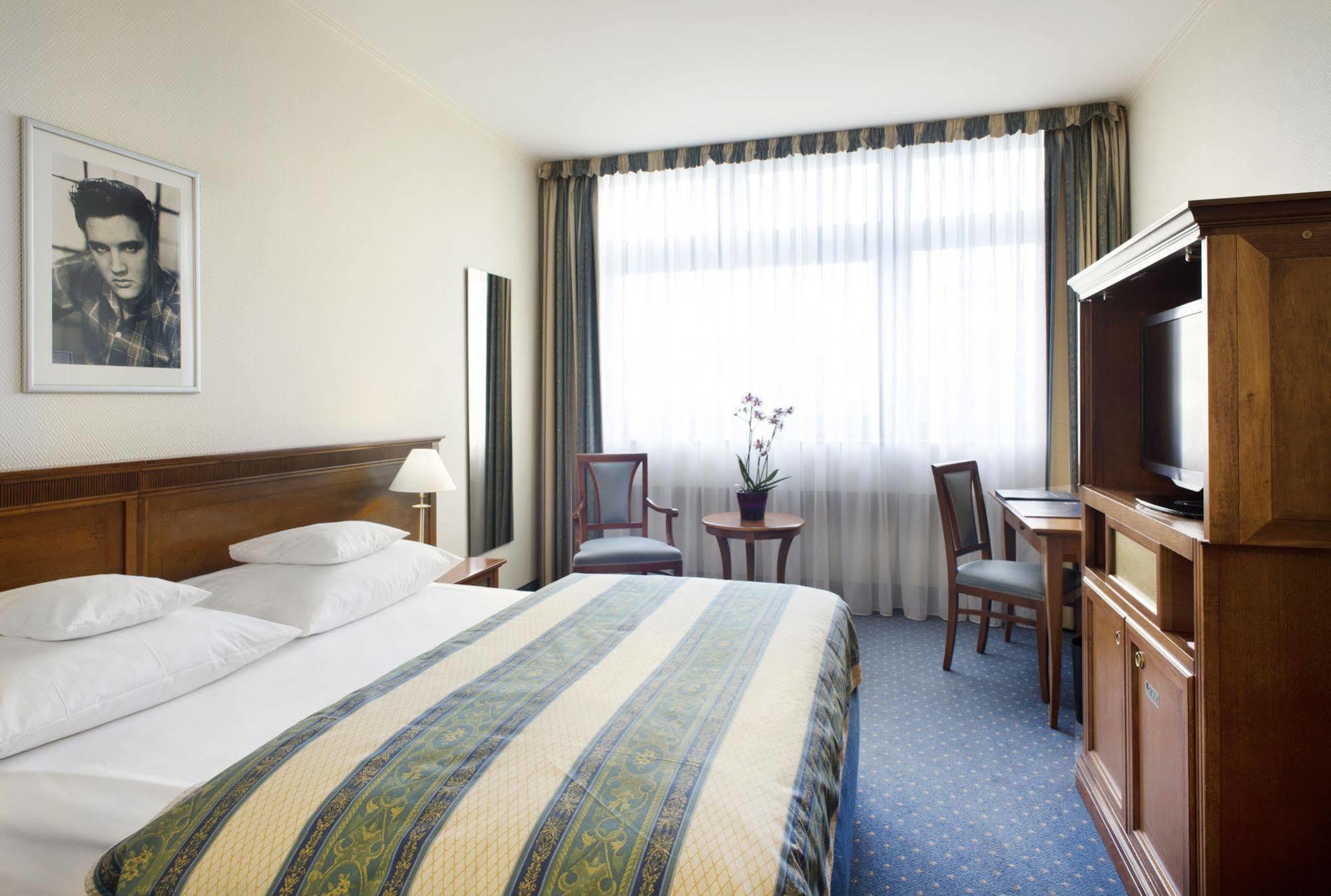 Hollywood Media Am Kurfuerstendamm Hotel 4*